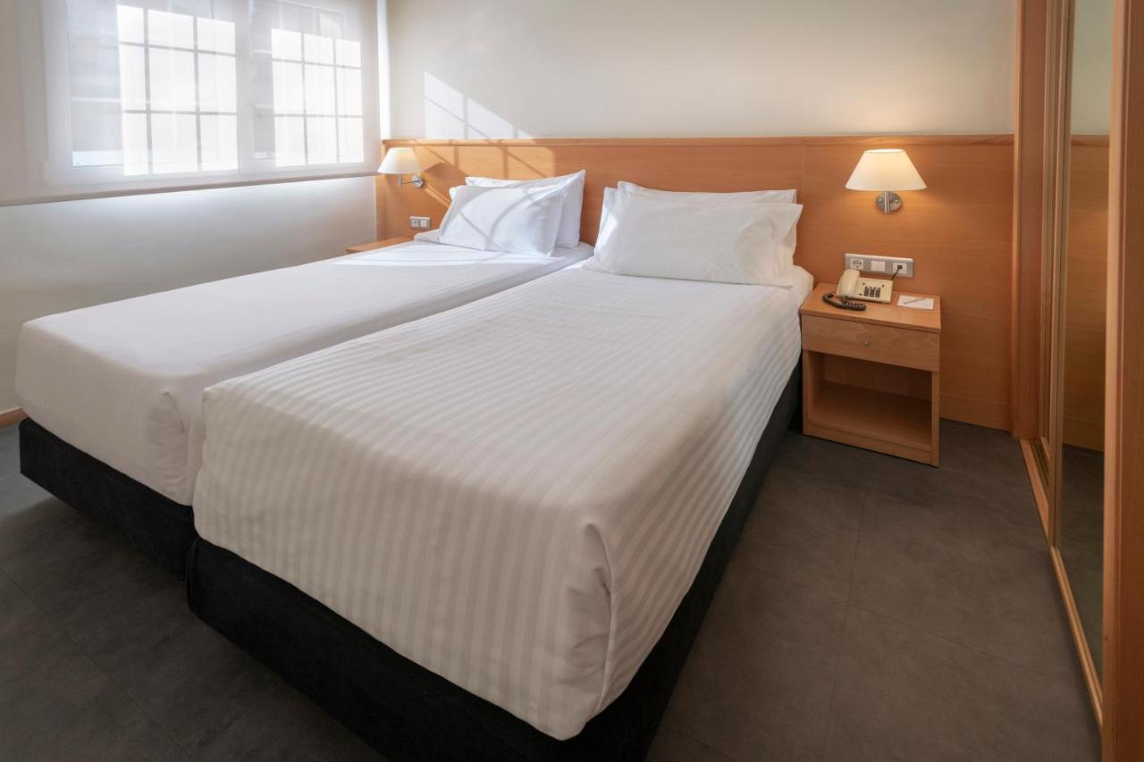 Apartments Playa De Кастелдефелс Екстериор снимка