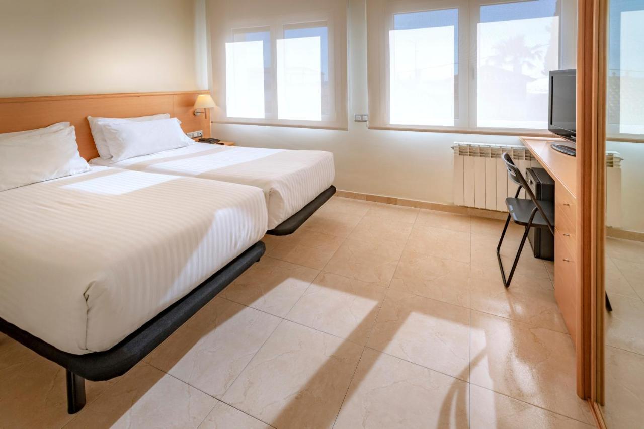 Apartments Playa De Кастелдефелс Екстериор снимка