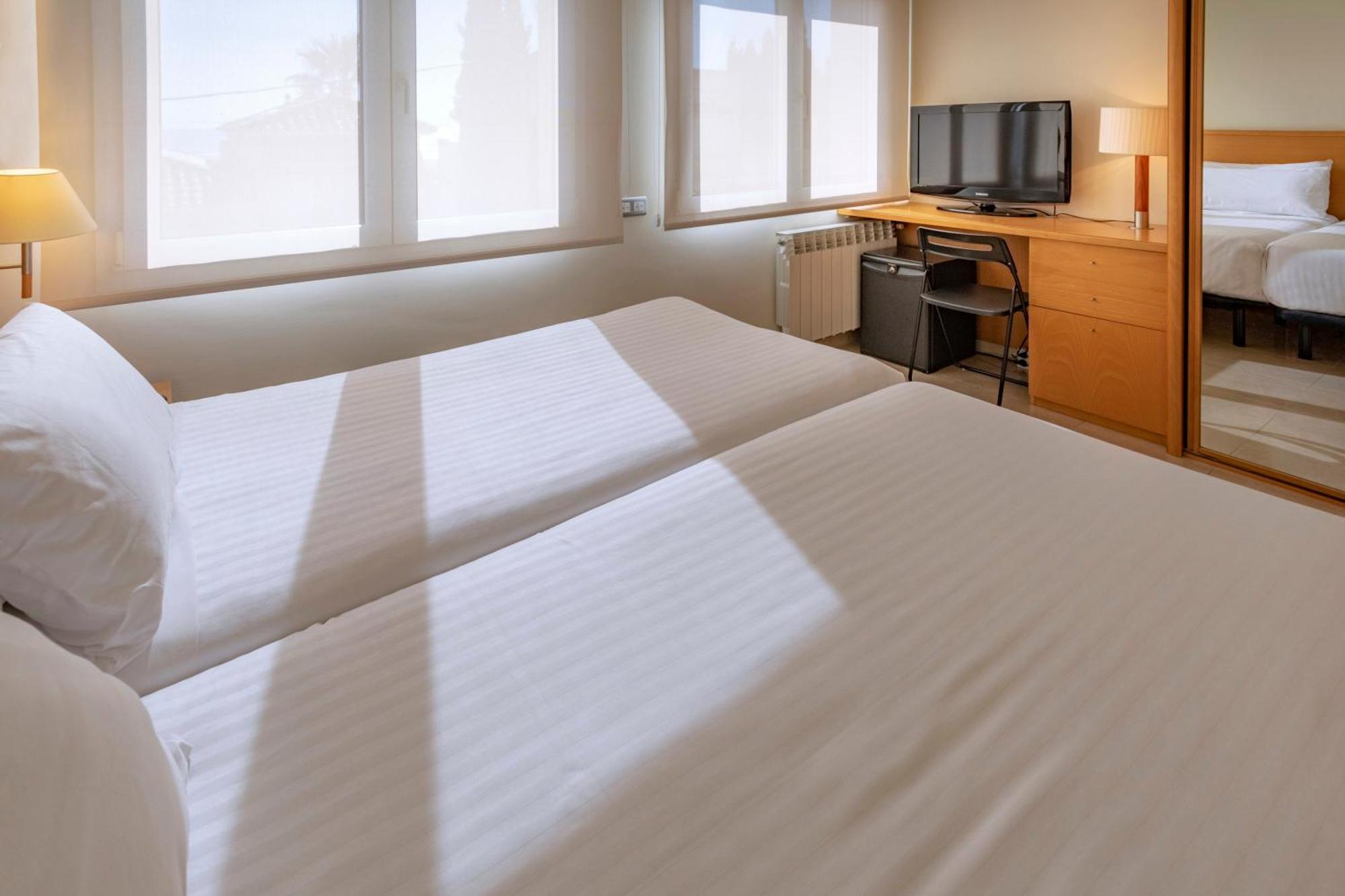 Apartments Playa De Кастелдефелс Екстериор снимка