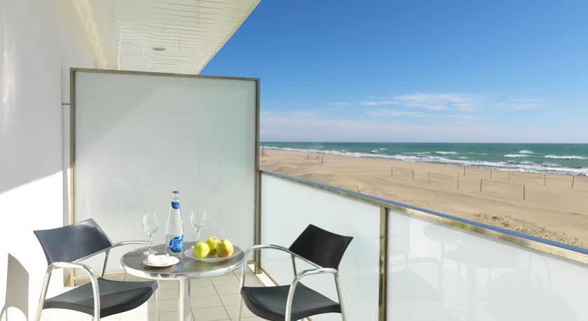Apartments Playa De Кастелдефелс Екстериор снимка