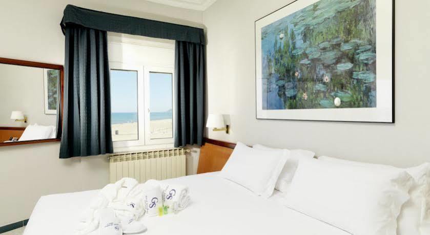 Apartments Playa De Кастелдефелс Екстериор снимка
